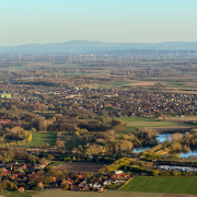 Brocken im Hintergrund